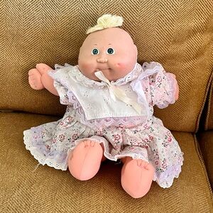 Cabbage Patch Doll Vintage Baby w Clothes Dimple Blonde green Eyes Tan
